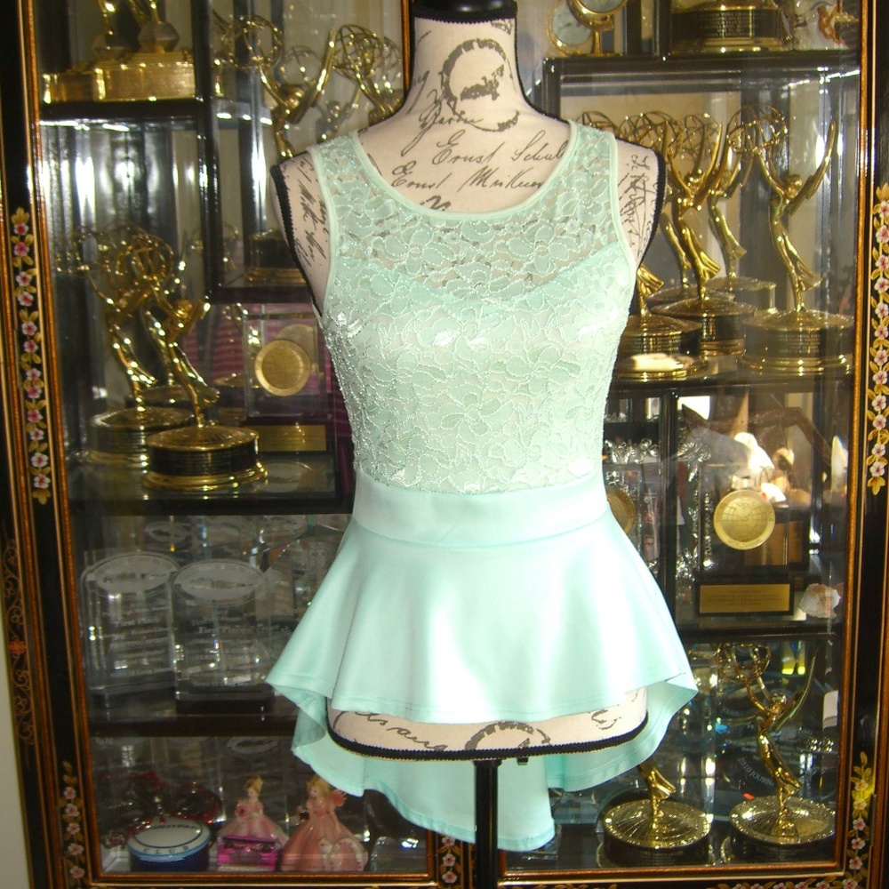 MON AMI MINT GREEN HIGH LOW PEPLUM LACE TOP S